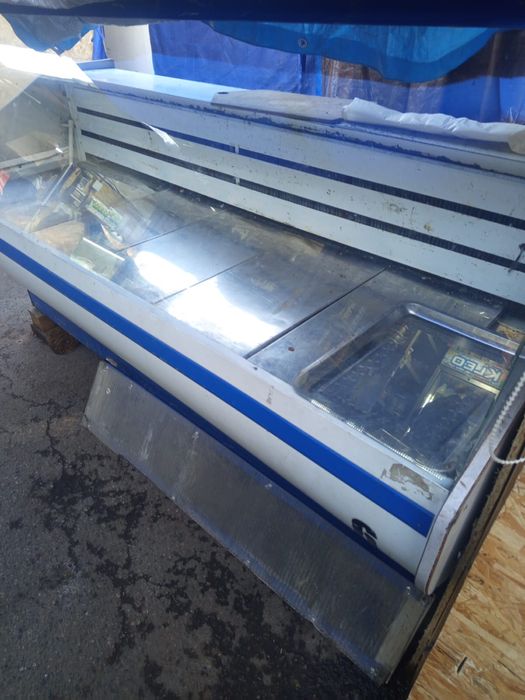 Продам витринный холодильник
