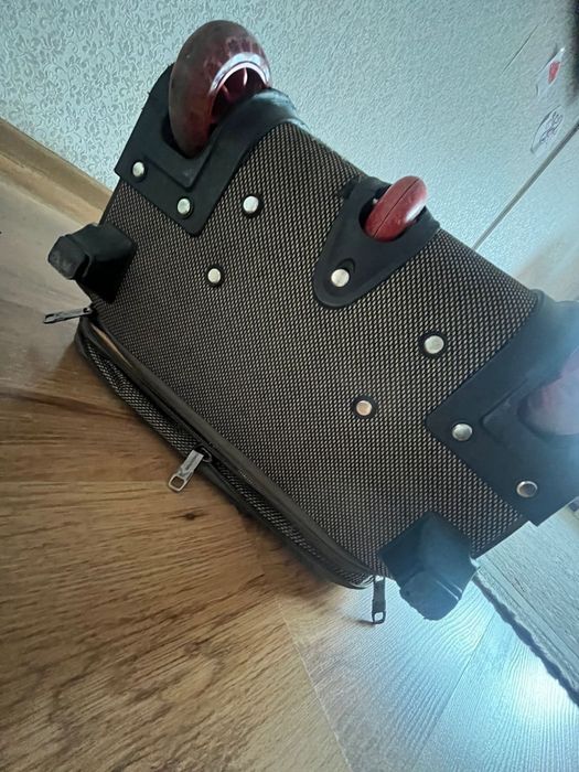 Продам чемодан в отличном состоянии