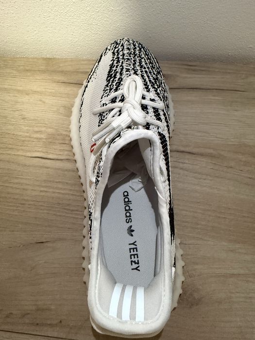 Yeezy 350 v2 zebra 43