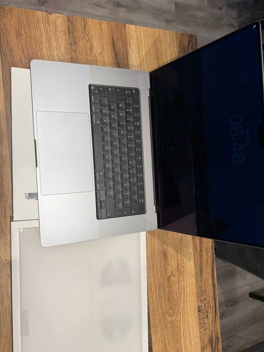 Продавам MacBook Pro 16” M1 Pro (2021) – 32GB RAM / 512GB SSD