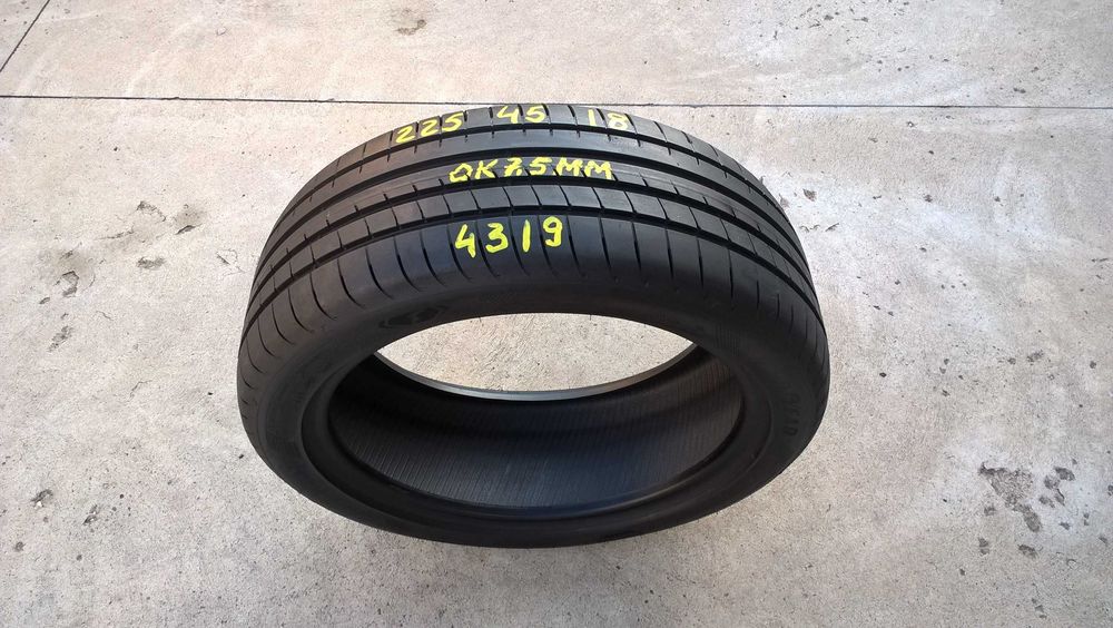 O anvelopa de vara 225 45 18 goodyear F1 asymmetric 5 cu 7,5 mm