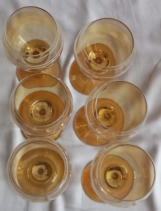 Set 6 pahare sticla galbena pentru diverse ocazii