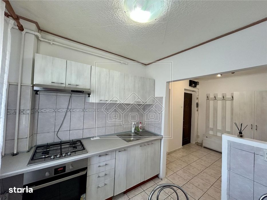 Apartament 2 camere, decomandat, la cheie, zona buna