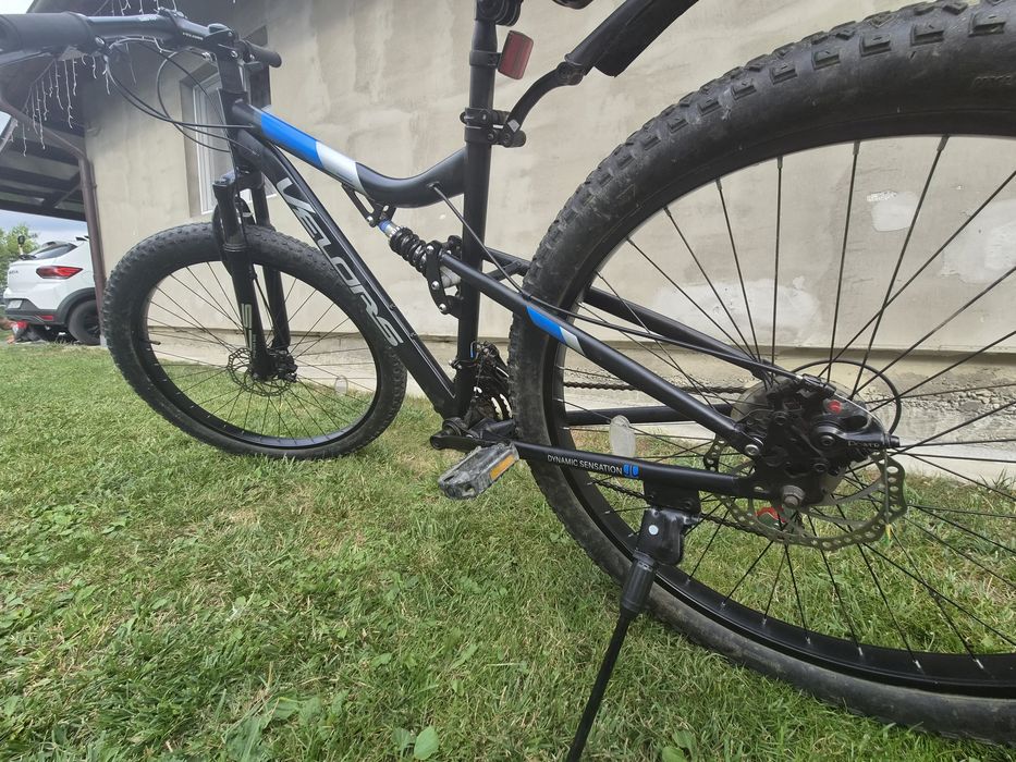 Bicicleta full suspension