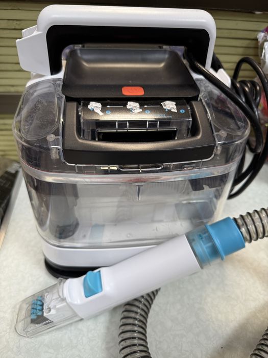 Преносима прахосмукачка за килими и тапицерии Shark StainStriker