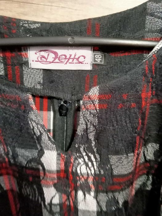 Черна рокля с кожа и дантела