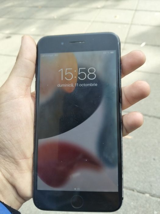 Vând iPhone 7 pluș