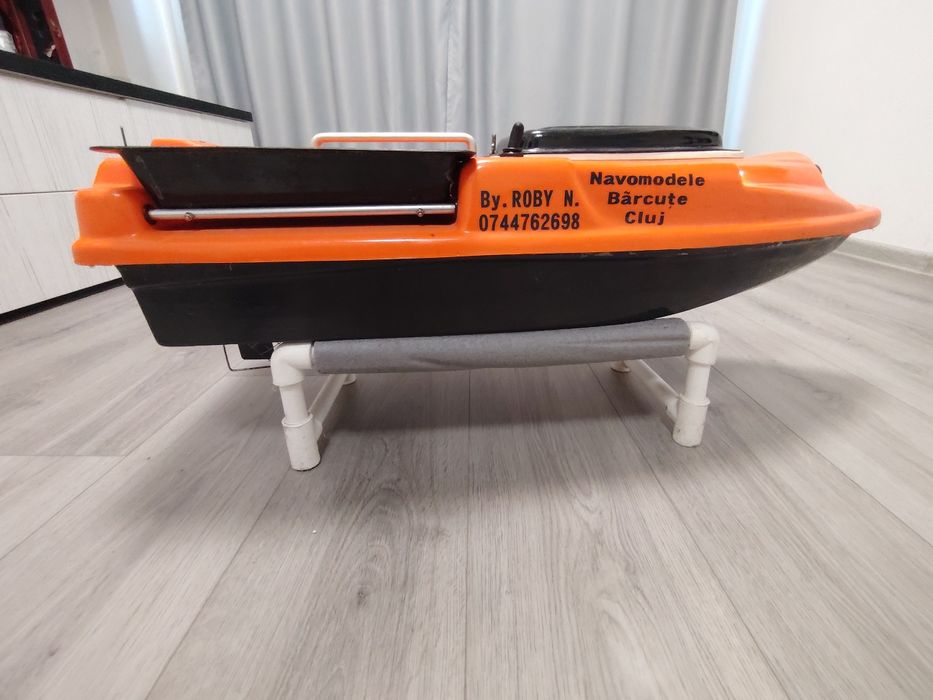 Vând bărcuța de momit