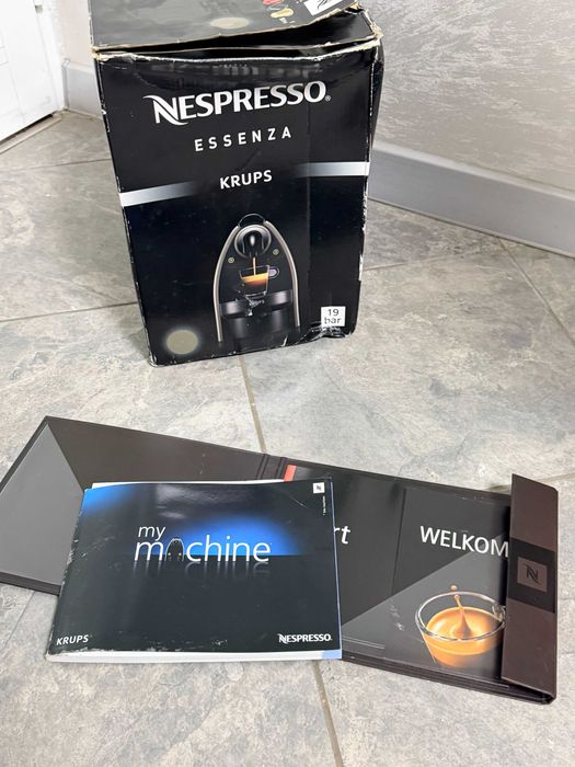 Капсулна кафемашина Nespresso Essenza