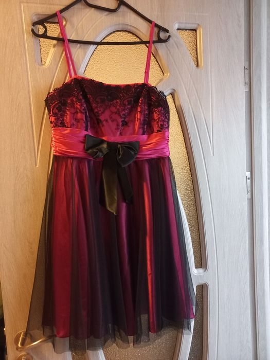 Vând rochii de seara