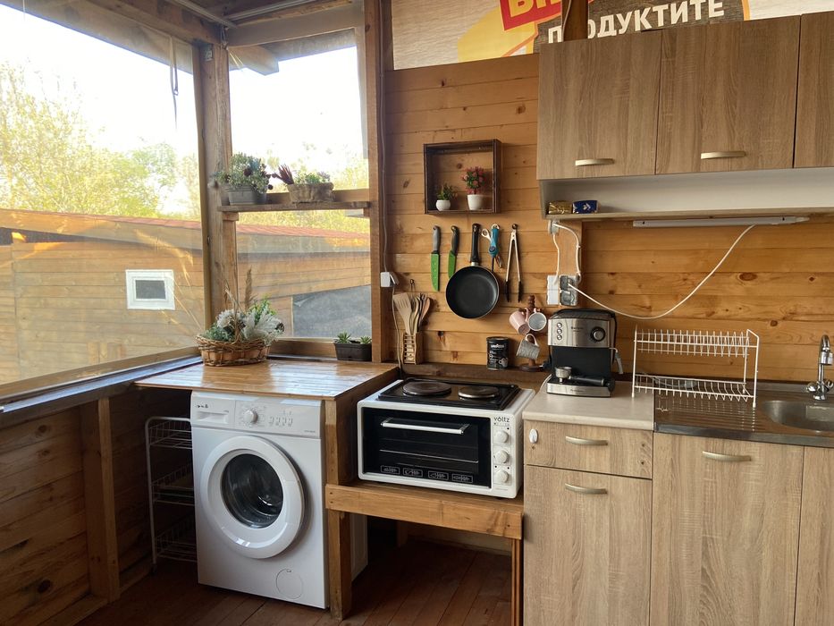 Продавам каравана Холидей на къмпинг Арапя