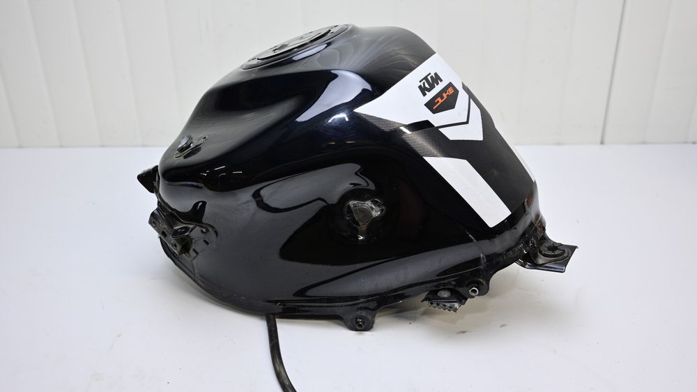 Rezervor Benzina Cu Capac Buson KTM Duke 125 2017 - 2023