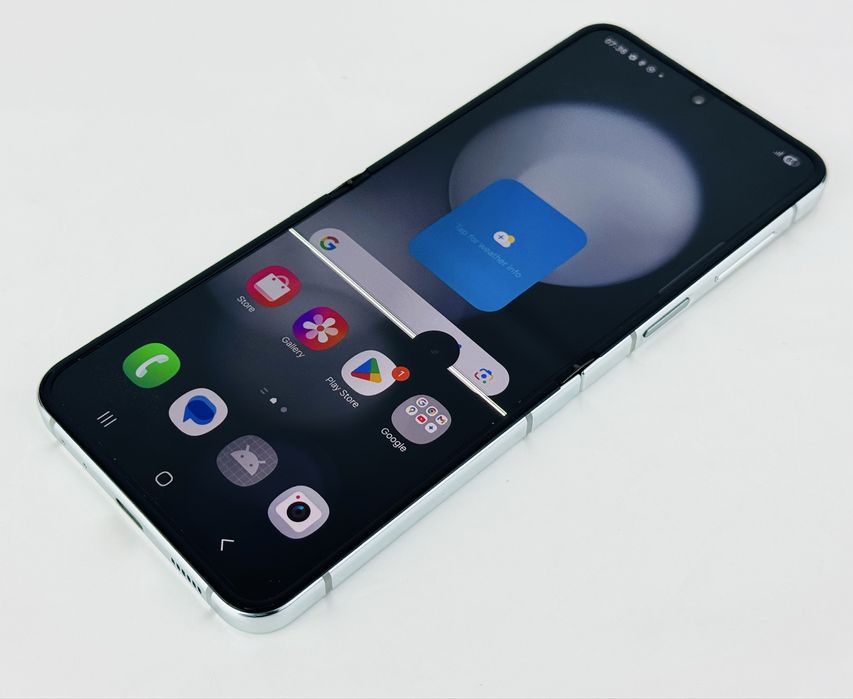 Samsung Galaxy Z Flip 5 256GB 8RAM Graphite Отличен!