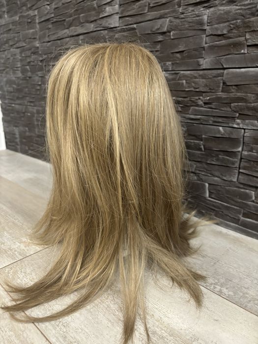 Перука права в два модела