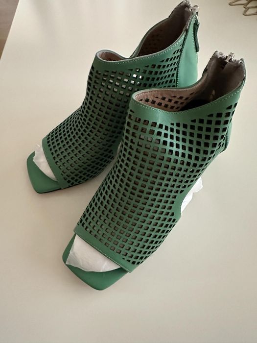 Дамски сандали от естествена кожа!