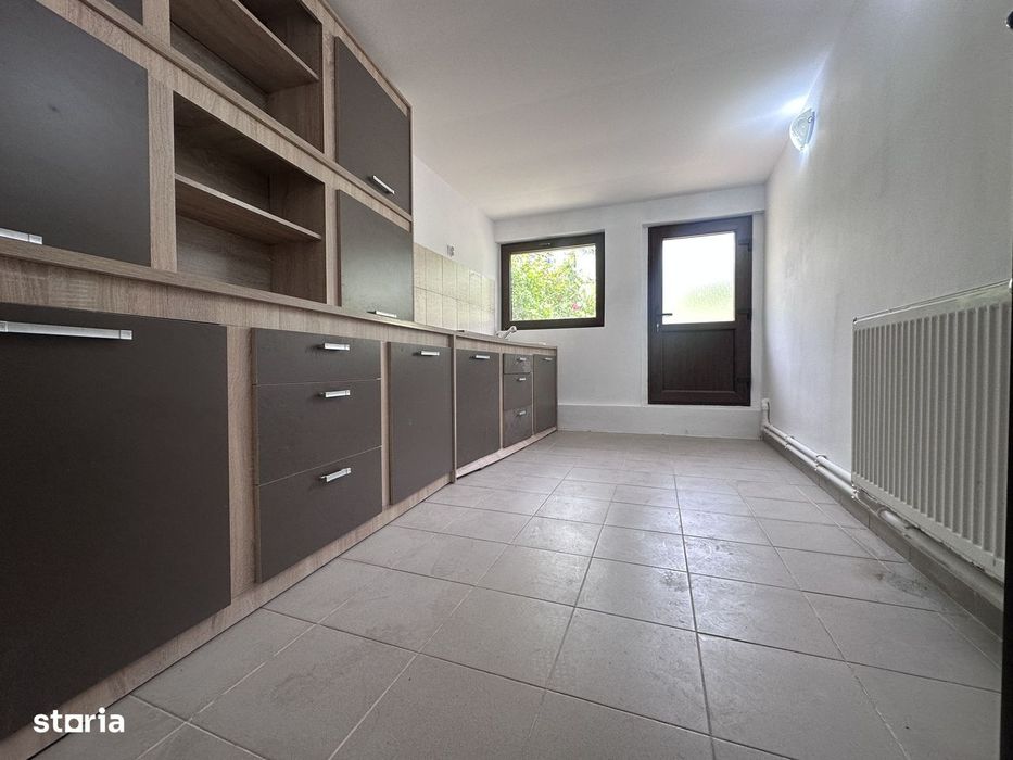 Între dealuri, viță de vie și liniște deplină! Vanzare casa in Prahova
