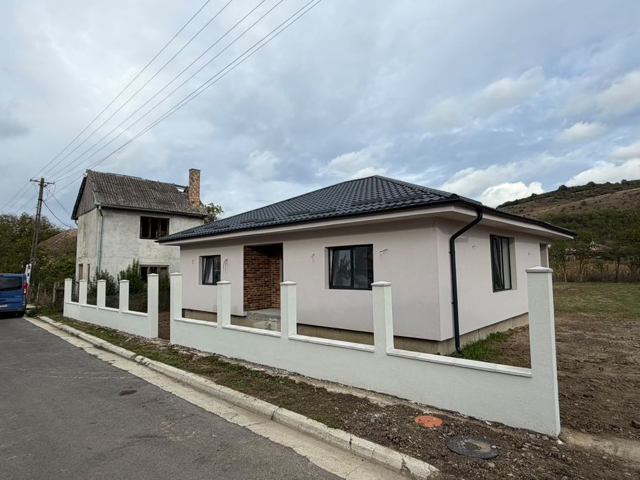 Vand casa construcție noua