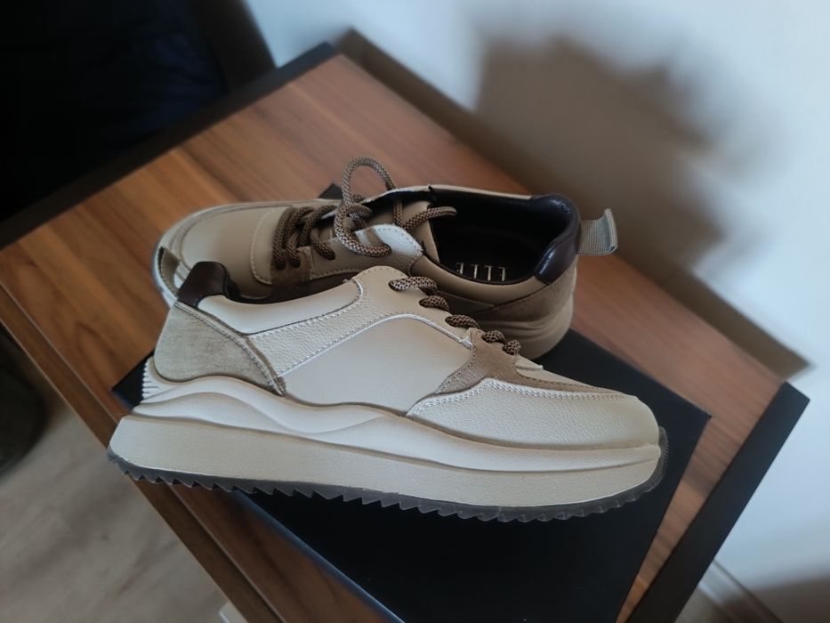 Новые кроссовки на девочку р36