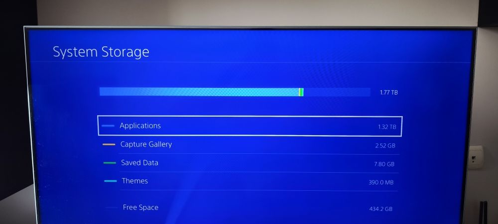 Playstation 4 Slim 2TB + 2 джойстика