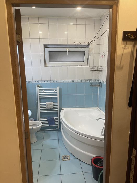 Apartament 2 camere de inchiriat zona 13 septembrie. Strada Adrian 4 a