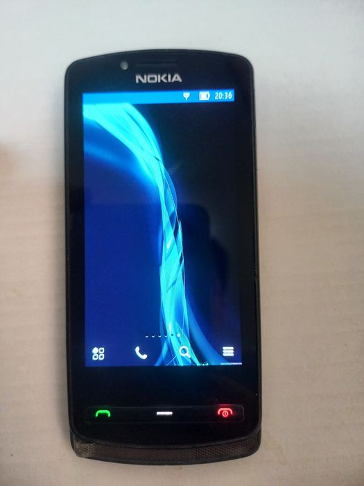 Nokia   700 zur holata
