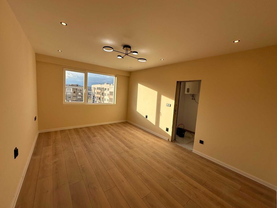 Продава се Двустаен апартамент в Радомир - 64 кв.м за 510 €/кв.м - Снимка #2