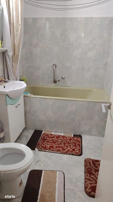 cv 184 Bd.Republicii, apartament 2 camere decomandat , etaj I