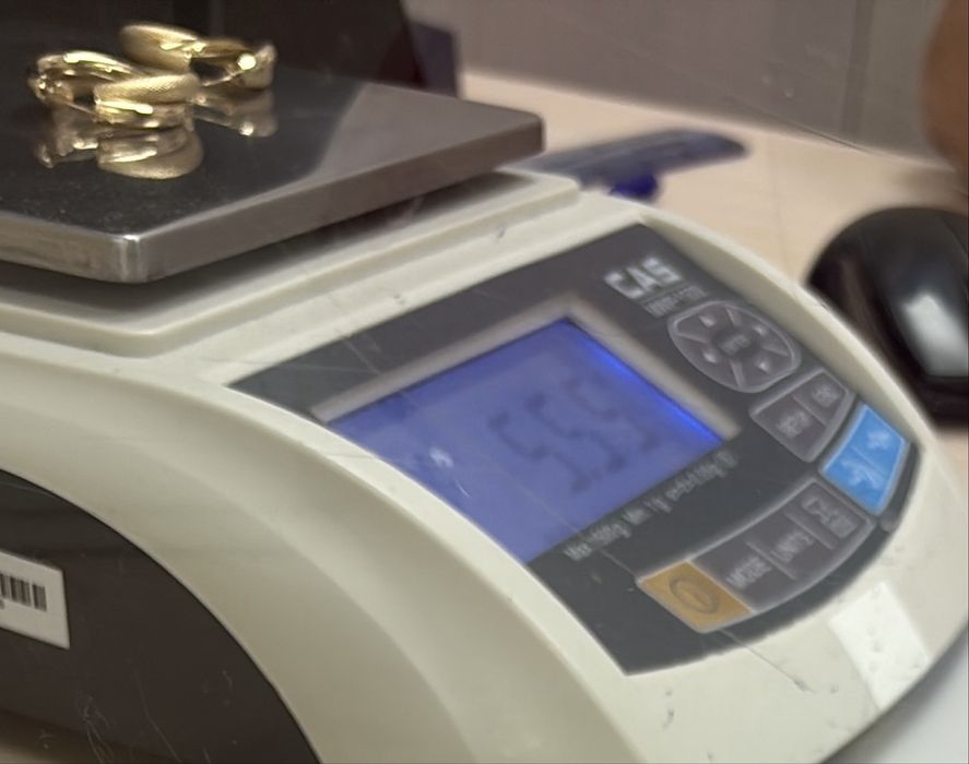 Продам золотое кольцо , серьги