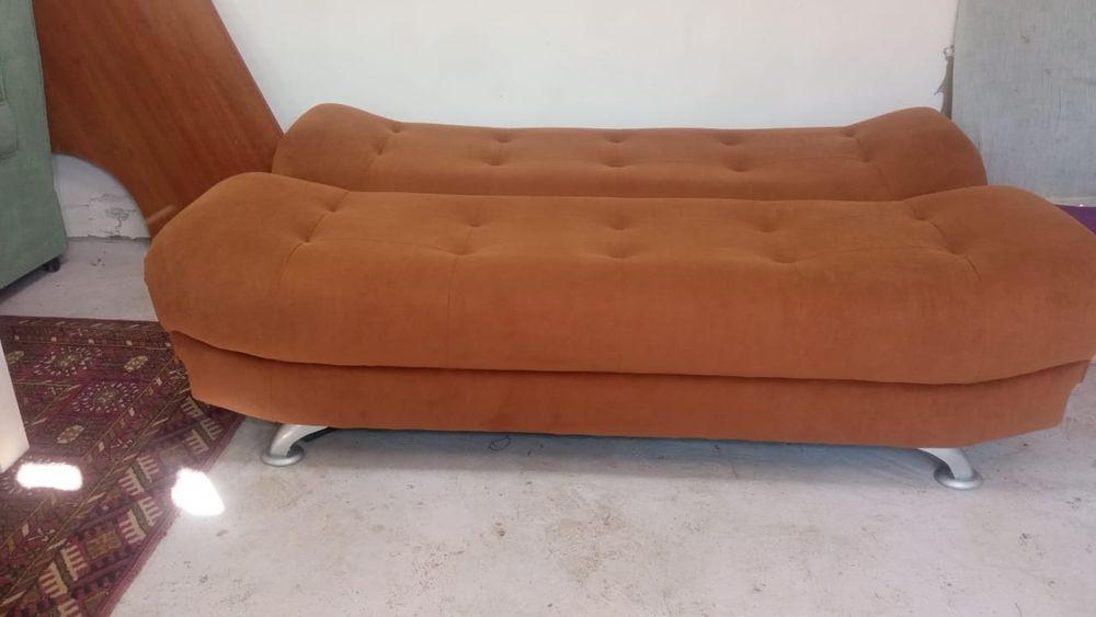 Продам диван книжку новую
