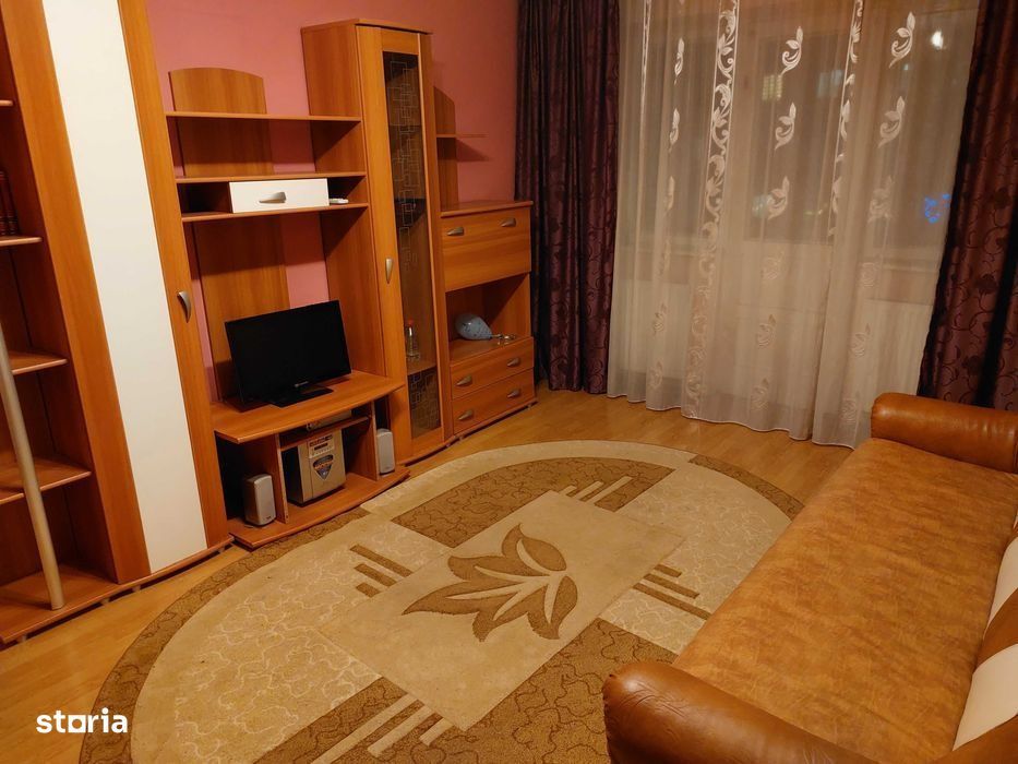 De vânzare apartament 3 camere decomandat et intermediar