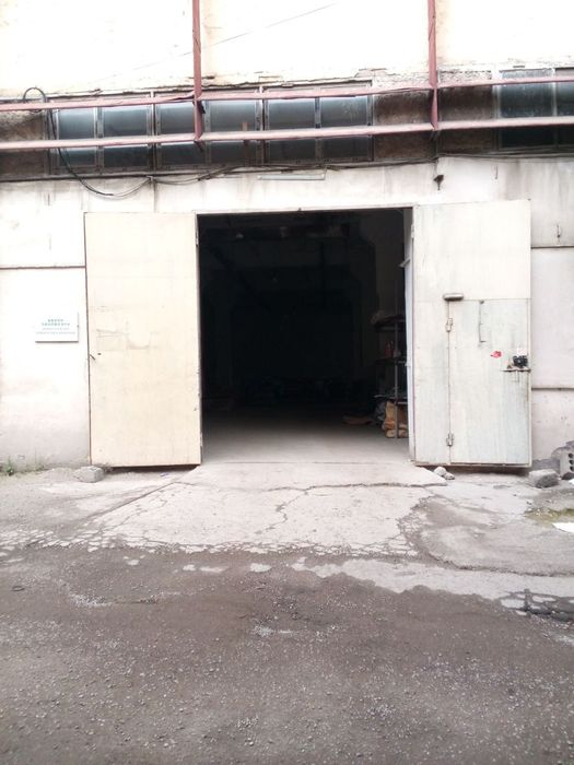 Сдается в аренду помещение. Потолки 5м