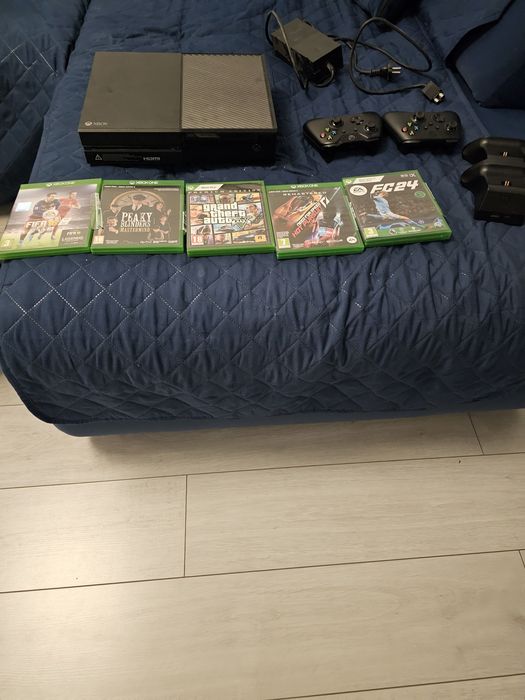 Vând Xbox 500 Gb