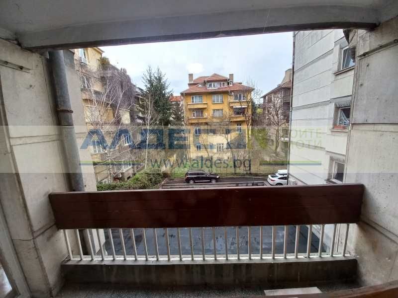 Дава се под наем Тристаен апартамент в София, Център - 110 кв.м за 900 € - Снимка #16