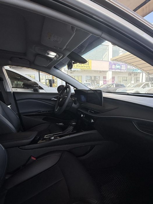 Buick avtomobil sotiladi