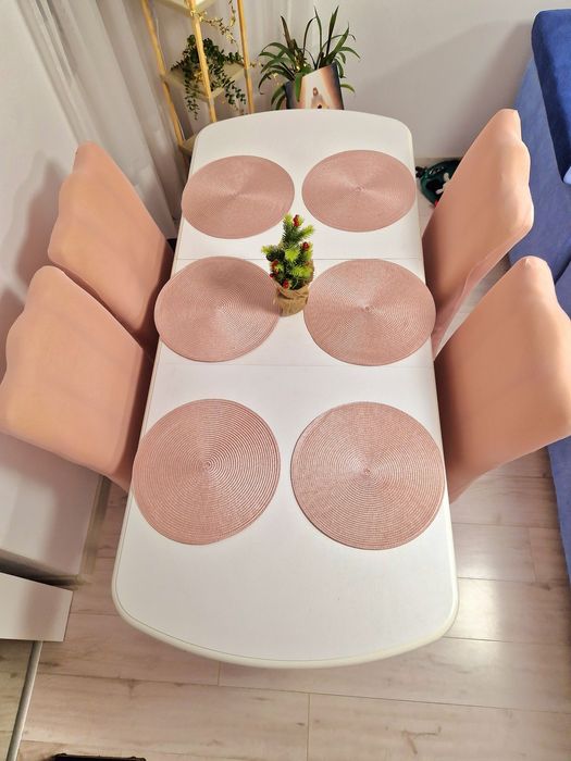 Masa, scaune, 6 huse roz pal 6 naporne roz pal