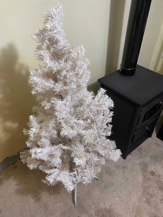 Бяла изкуствена коледна елха – 150 см висока