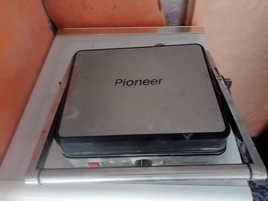 продаются тостер Pioner