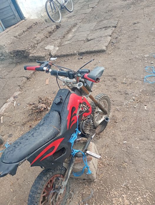 Vând cross de 49 necesită demarou fac și diferite schimburi