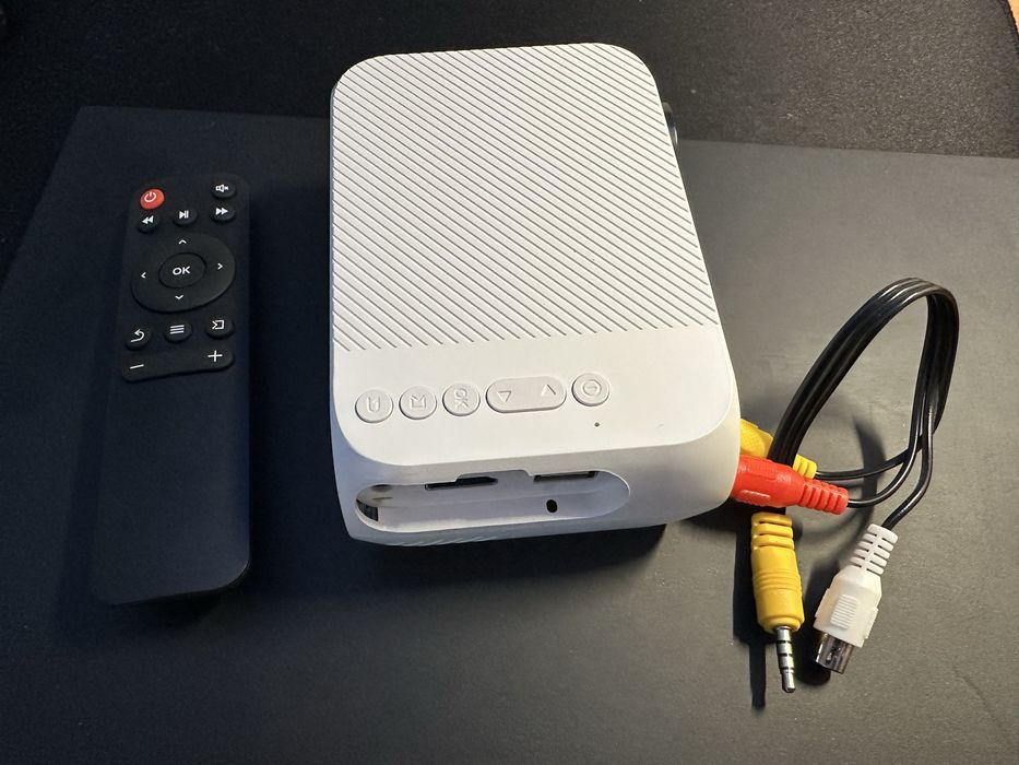 Mini proiector Led cu telecomanda