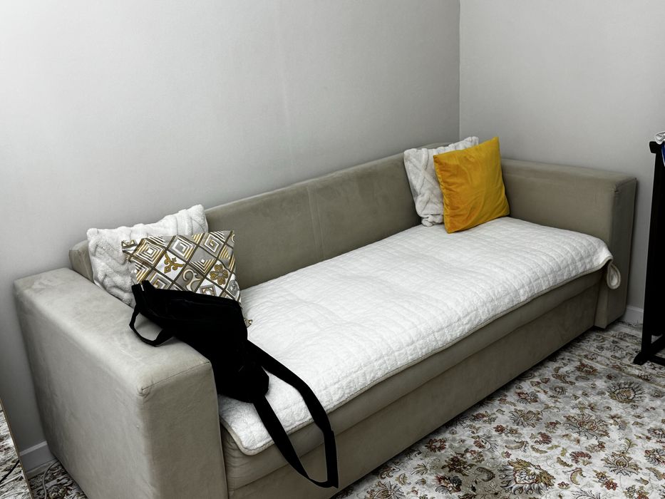 Продается угловой диван, бежевого цвета