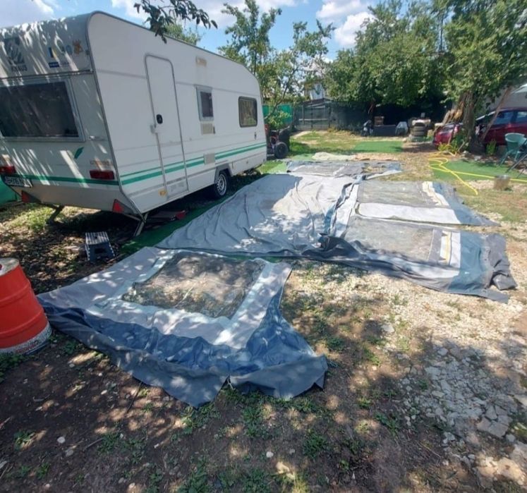 Cort brand pentru rulote