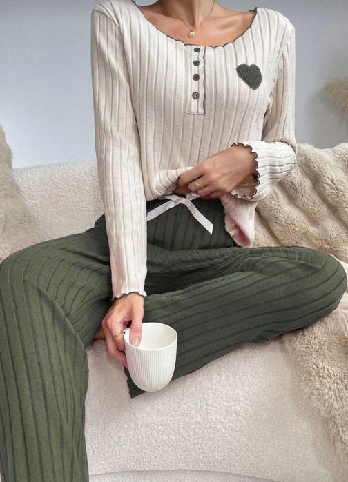 Дамска  пижама от памучна смес. Размери L/XL.