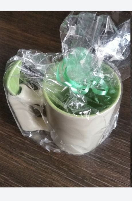 Керамични чаши с декорация и лъжичка