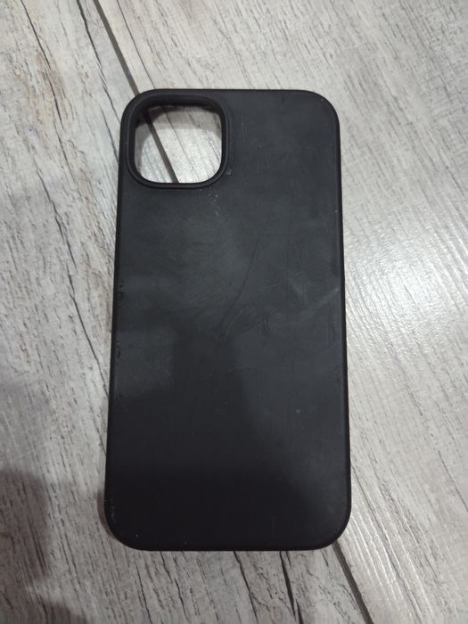 Продам чехол на IPhone 13