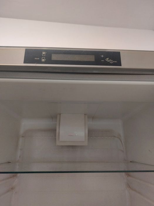 Продавам хладилник Electrolux