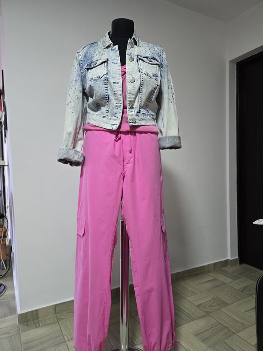 Pantaloni fucsia, model cu buzunare laterale