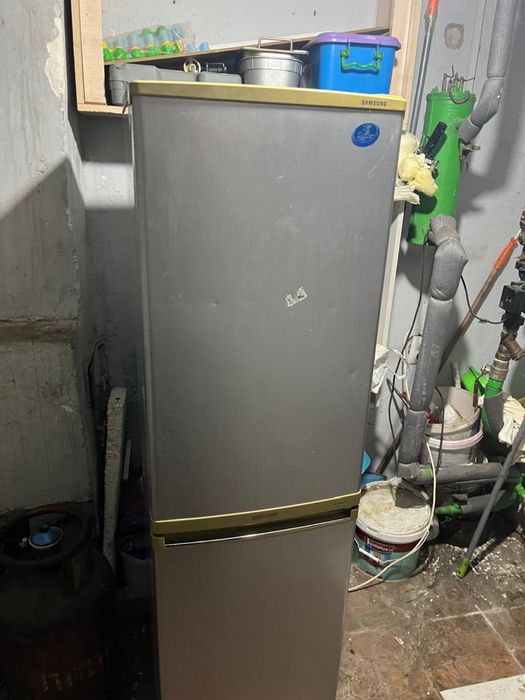 Продам холодильник