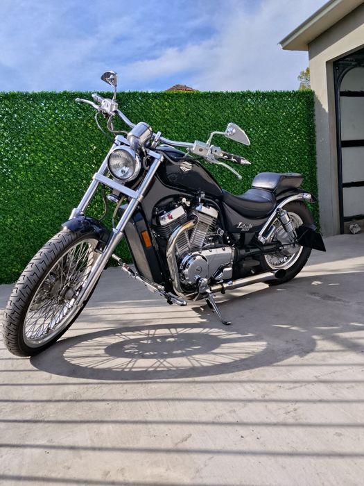 Suzuki Intruder vs 800
