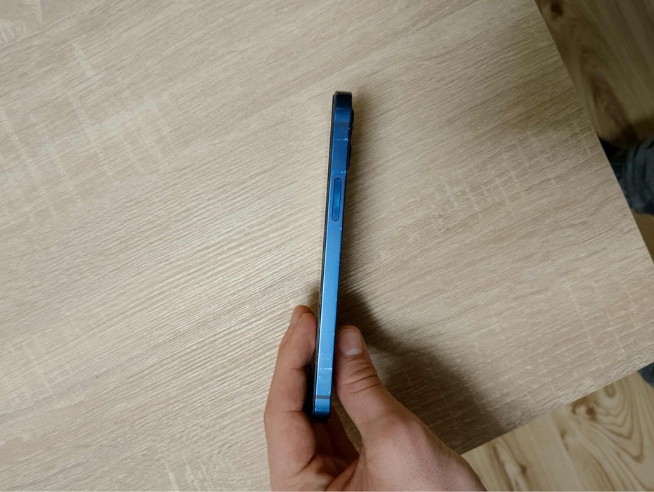 Продавам iphone 12 64 гб