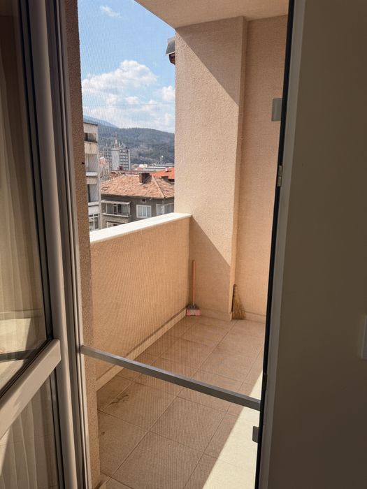 Давам апартамент под наем